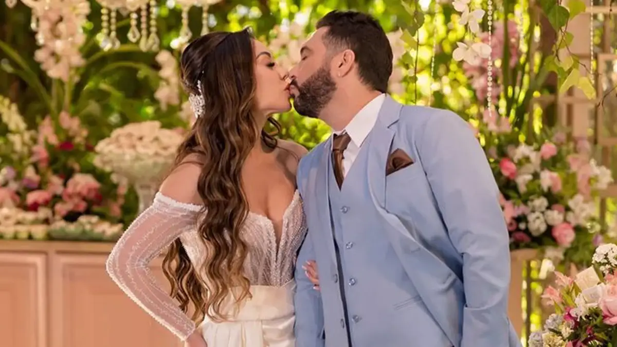 Cantor sertanejo assume ciúmes da esposa e emociona com desabafo