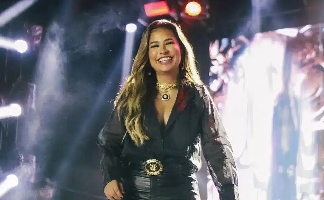 Simone Mendes faz show para mais de 300 mil pessoas e bate recorde