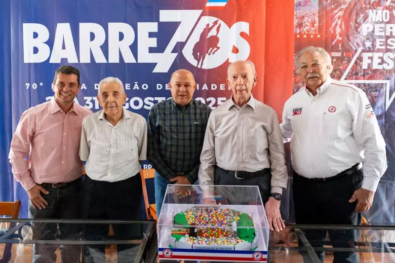 Homenagens e celebração dos 70 anos de Os Independentes em Barretos