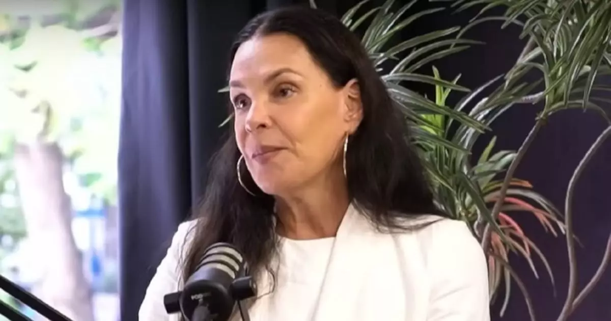 Carolina Ferraz fala sobre trauma com chip da beleza e testosterona