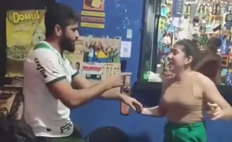 Henrique e Juliano são vistos em barzinho e viralizam na web