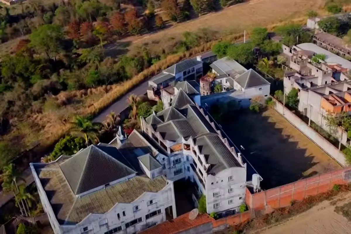 Castelo de José Rico: em ruínas e assombrado, não atrai compradores