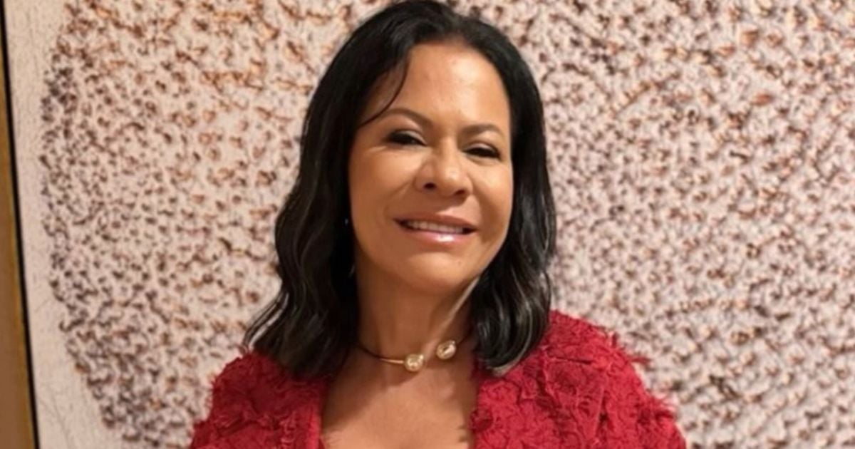 Mãe de Marília Mendonça inaugura instituto em 1ª aparição após guarda do neto