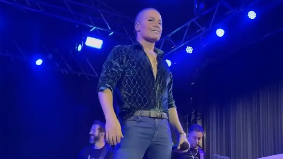Eduardo Costa vira “Xuxa Sertaneja” após surgir irreconhecível em show