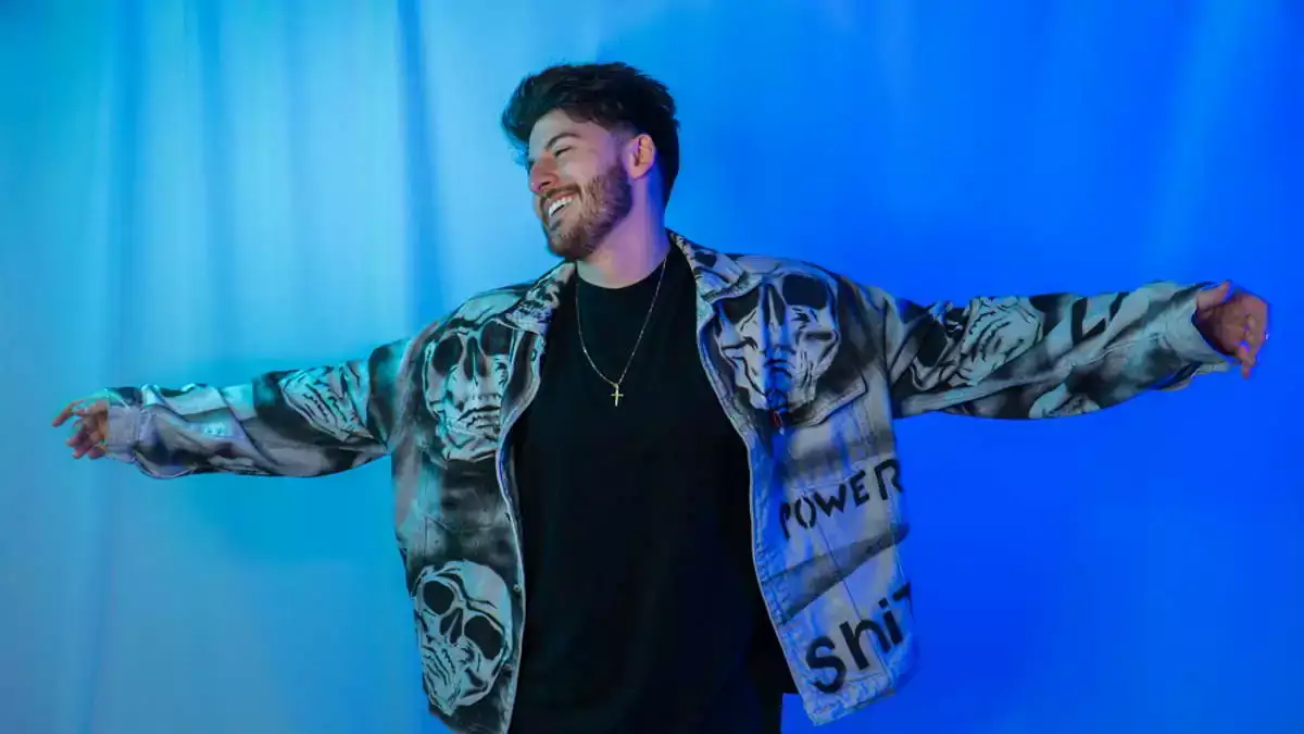 Gabriel Smaniotto emociona no Estrela da Casa: cantor sertanejo que viralizou com show vazio promete pedido de casamento se vencer reality