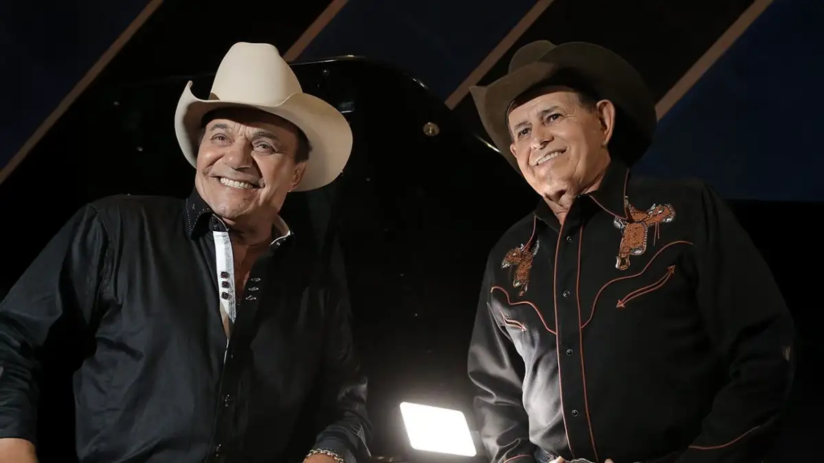 Biografia de Gino e Geno; dupla que uniu humor, dança e forró no campo
