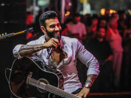 Gusttavo Lima emociona público com nova música em show no Acre