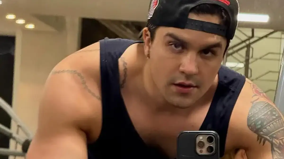 Luan Santana exibe braços fortes e seguidores vão à loucura