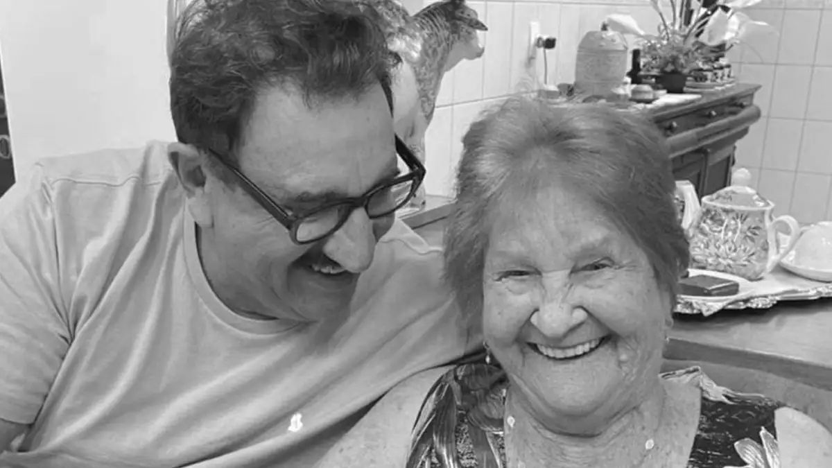 Mãe do apresentador Ratinho morre aos 88 anos.