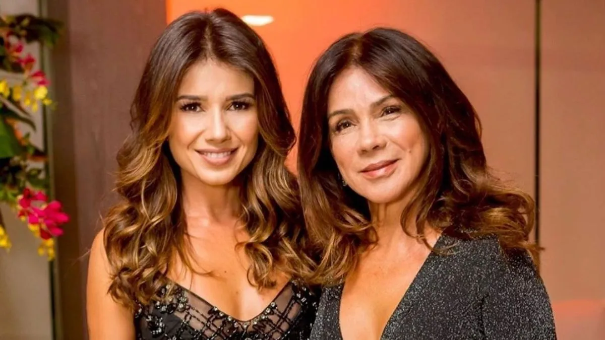 Paula Fernandes posta foto com a mãe e fãs a deixam chocados: “Irmãs?”