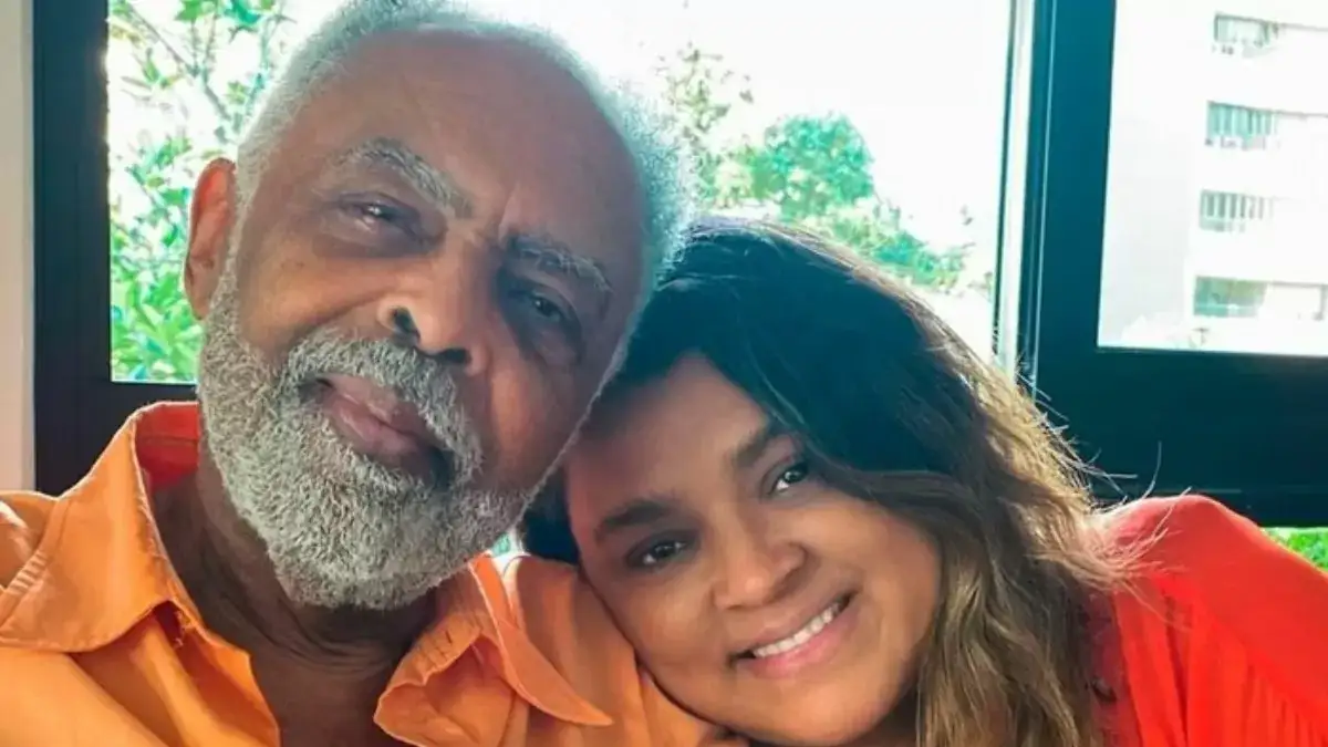 Missa de Sétimo Dia de Preta Gil Tem Emoção, Músicas de Gil e Foto no Altar