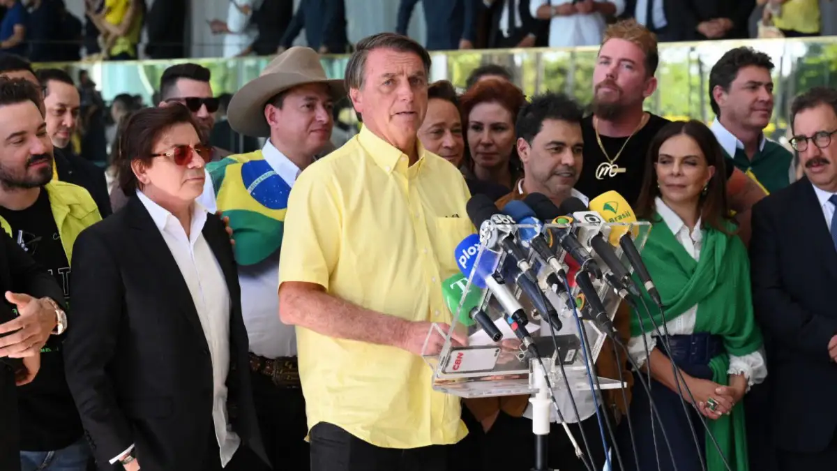 Sertanejos que apoiaram Bolsonaro silenciam após tornozeleira eletrônica e mandados da PF