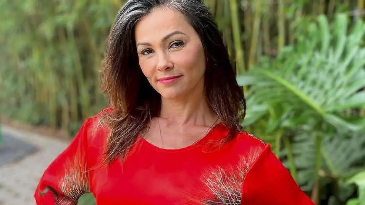 Suzana Alves revela crises de pânico causadas pela Tiazinha