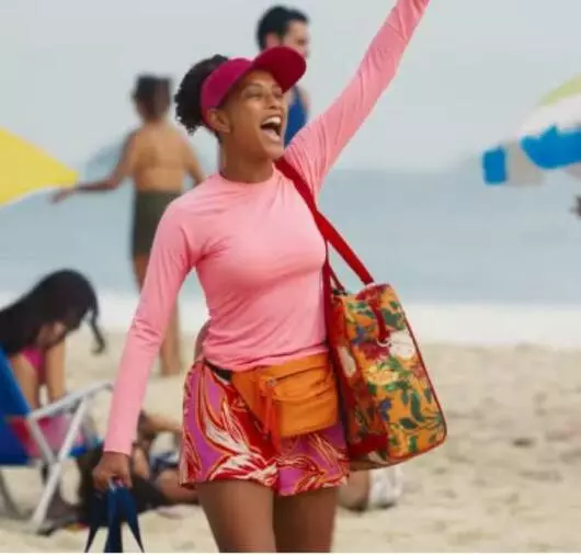 Raquel recomeça a vender sanduíches na praia após falência