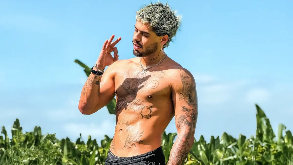Zé Felipe ativa modo solteiro e flerta ao vivo em entrevista