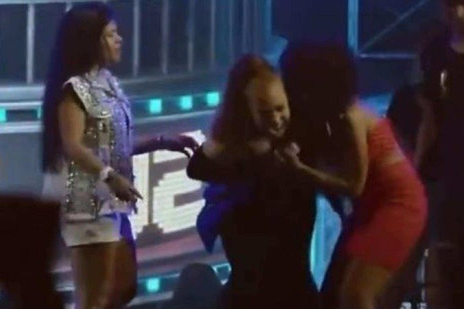 Joelma responde a fã que a criticou no palco durante show