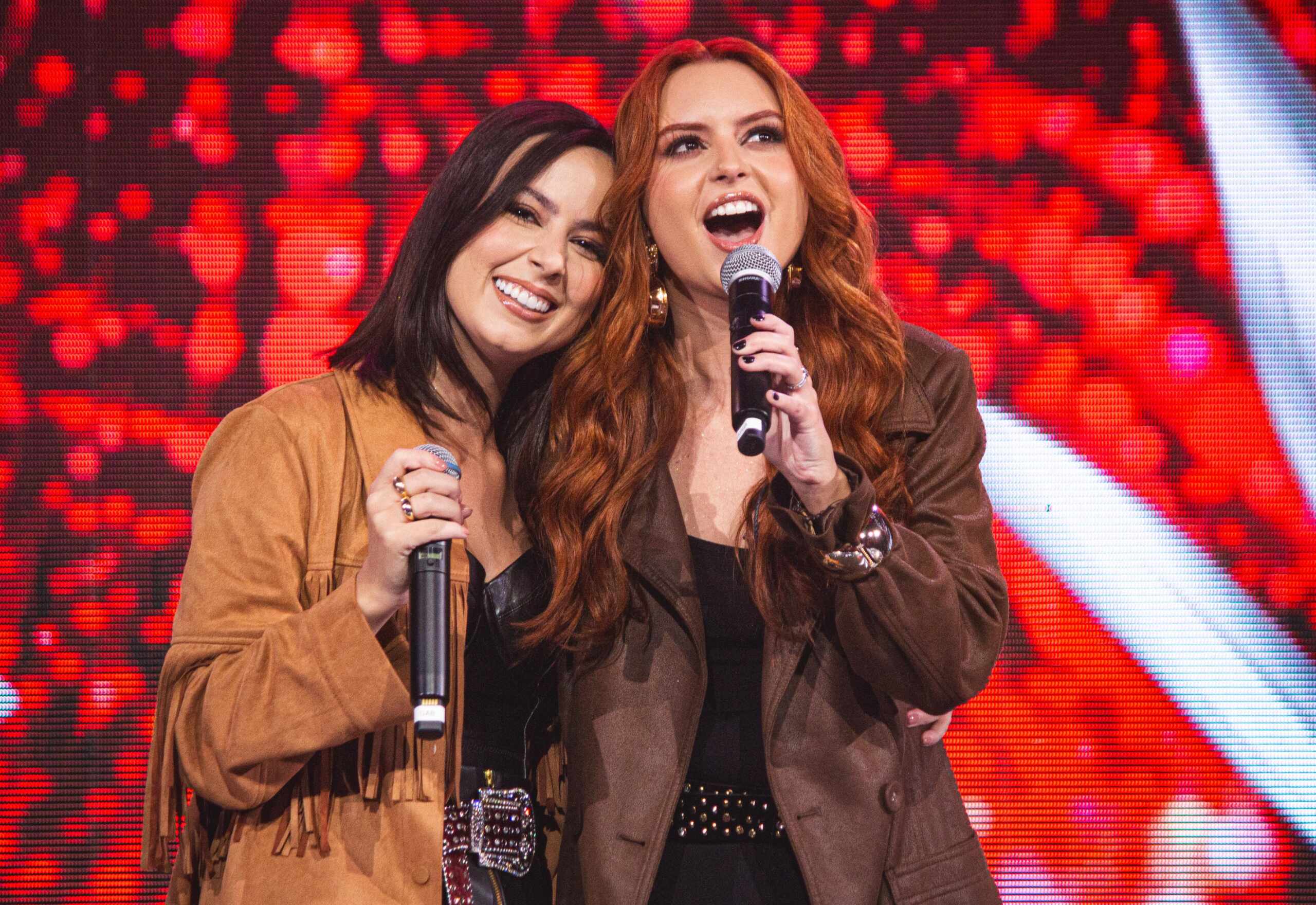 “’Gostoso Sentimento’: Gabi, Rapha e Leonardo superam 1M no Kwai”