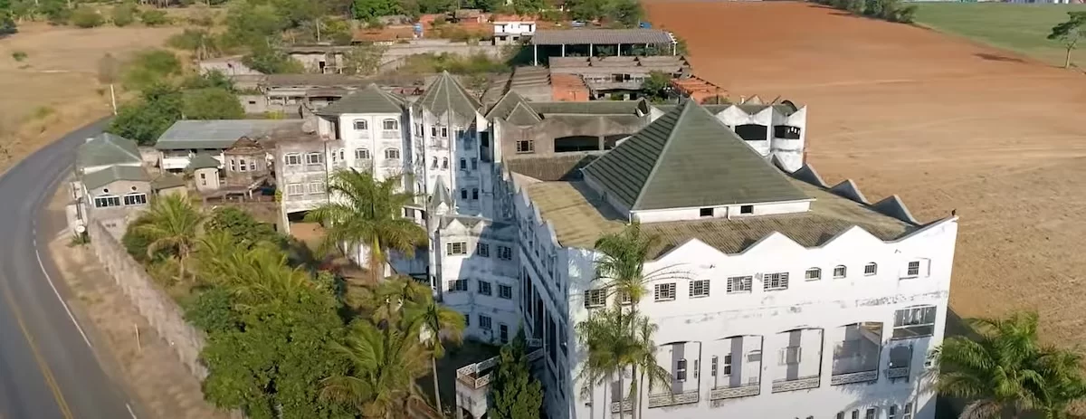 Justiça leiloa terceira vez parte do castelo de José Rico