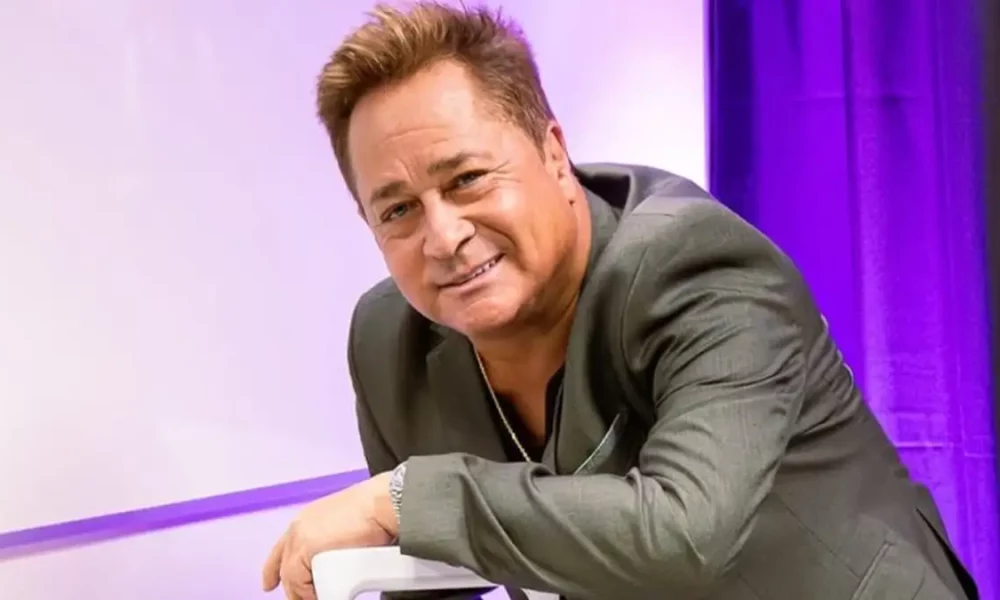 “Rejuvenesceu anos”, celebra esposa do cantor Leonardo nas redes