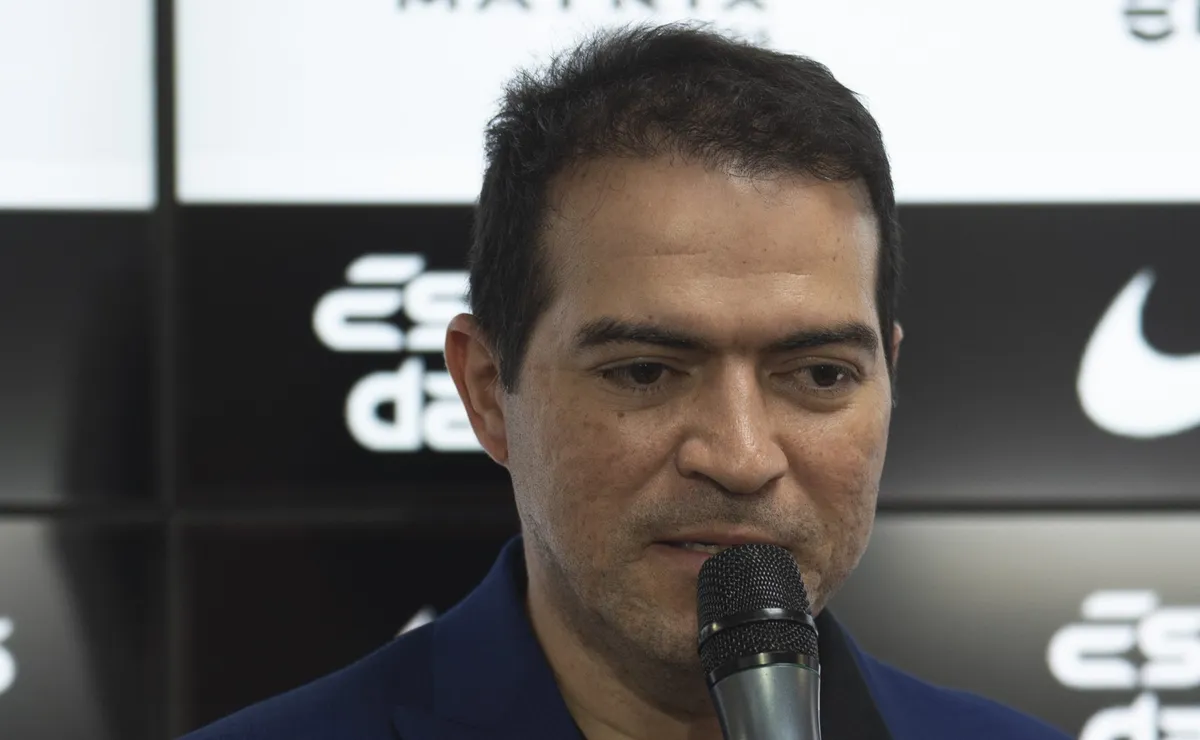 Marcelo Paz se volta para João Paulo e oferece jogadores ao Santos