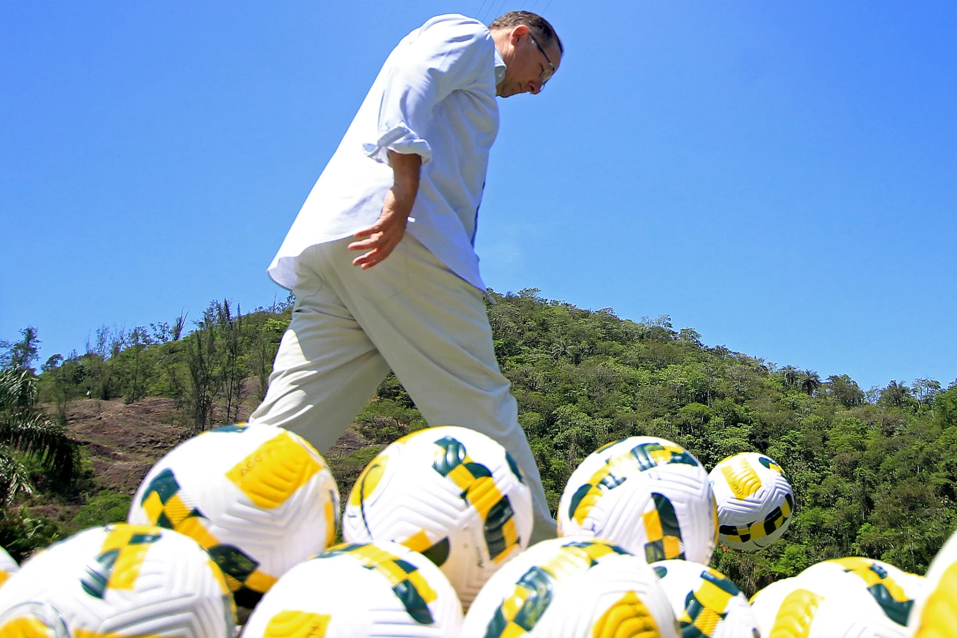 Mercado da bola: Botafogo fecha com mais um meio-campista na 'janela caseira'