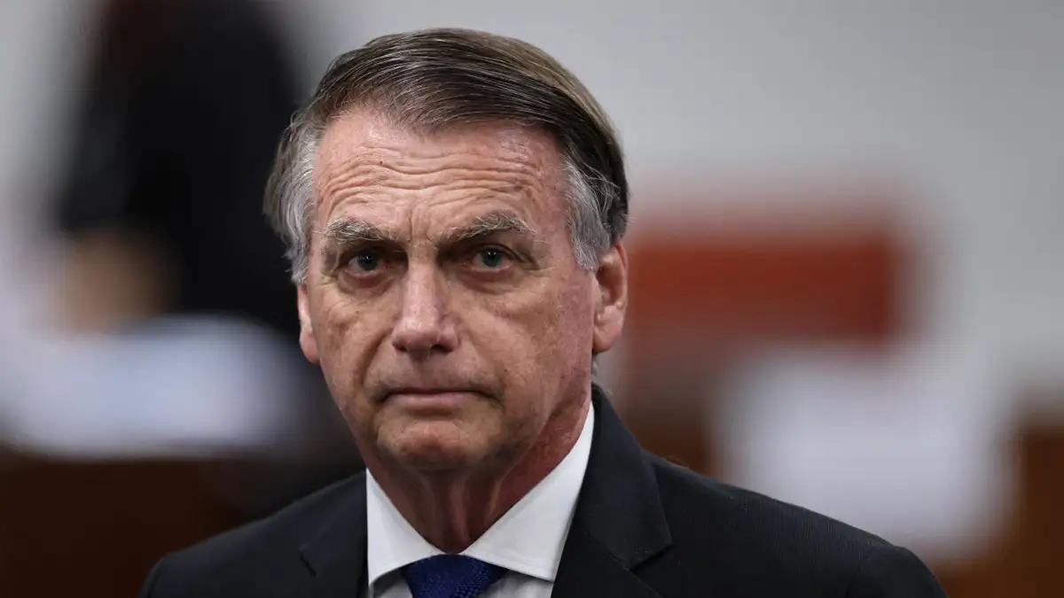 Ex-presidente Jair Bolsonaro foi internado no hospital DF Star, em Brasília, após apresentar febre alta, queda de oxigênio e calafrios